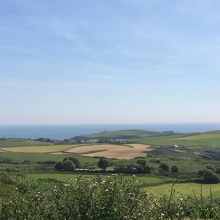Sandycove House Bed & Breakfast 3*