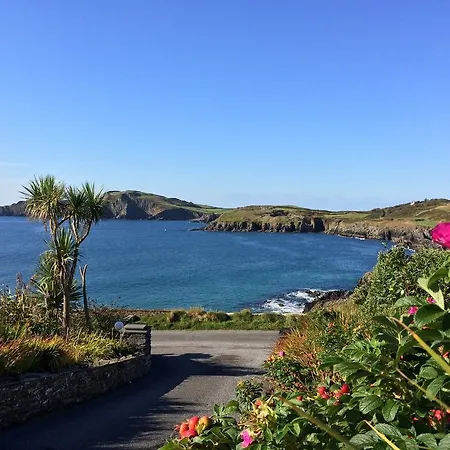 Sandycove House Bed & Breakfast